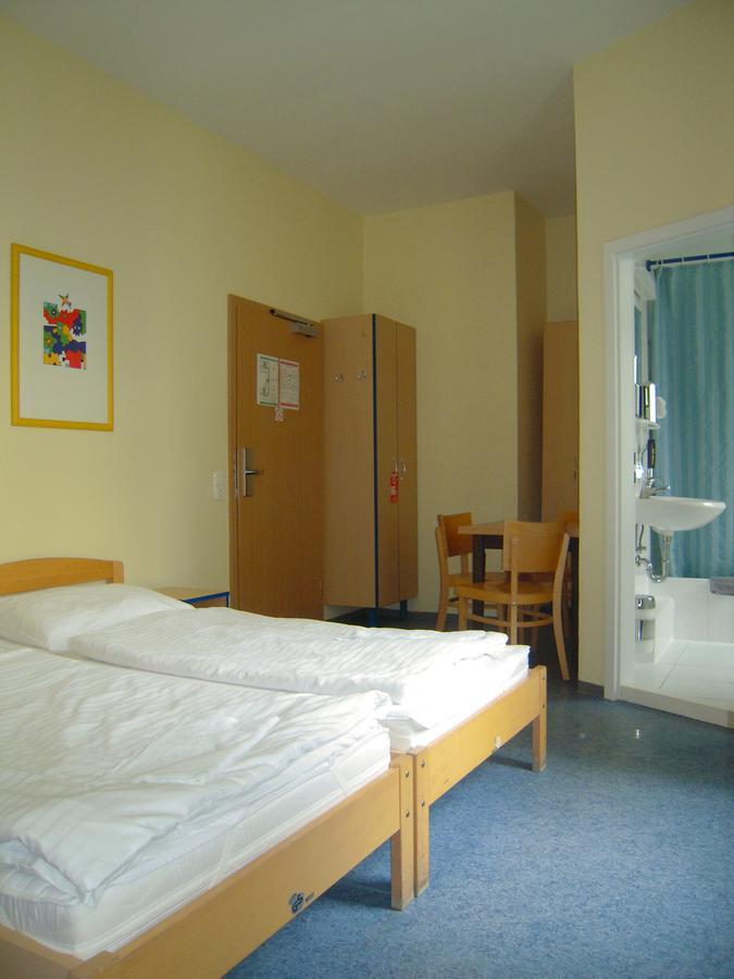 Happy Go Lucky Hotel + Hostel Schoneberg เบอร์ลิน ภายนอก รูปภาพ
