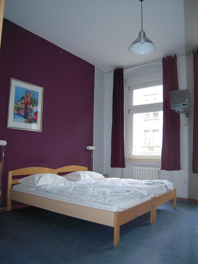 Happy Go Lucky Hotel + Hostel Schoneberg เบอร์ลิน ภายนอก รูปภาพ