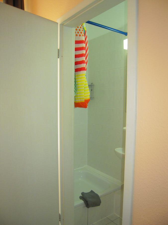 Happy Go Lucky Hotel + Hostel Schoneberg เบอร์ลิน ภายนอก รูปภาพ