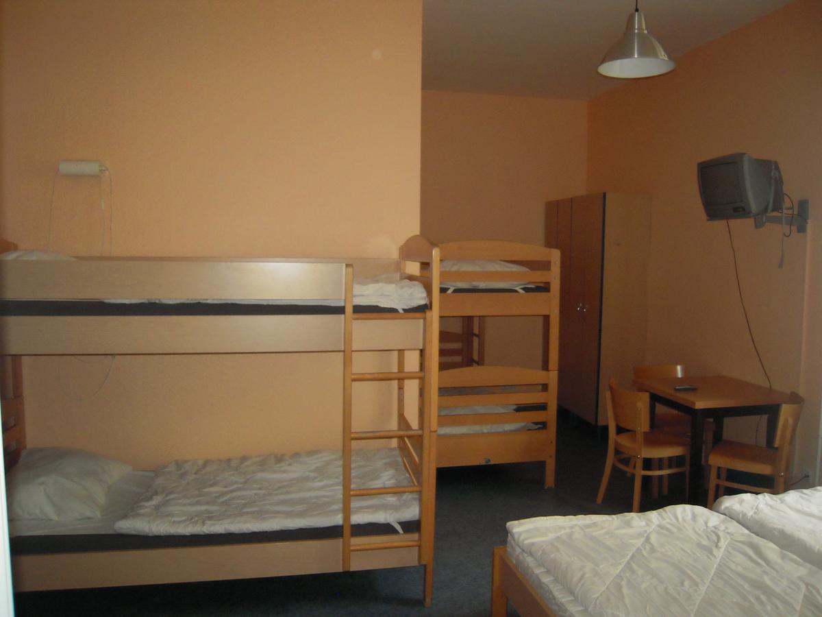 Happy Go Lucky Hotel + Hostel Schoneberg เบอร์ลิน ภายนอก รูปภาพ