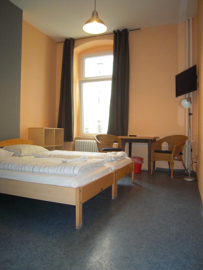 Happy Go Lucky Hotel + Hostel Schoneberg เบอร์ลิน ภายนอก รูปภาพ