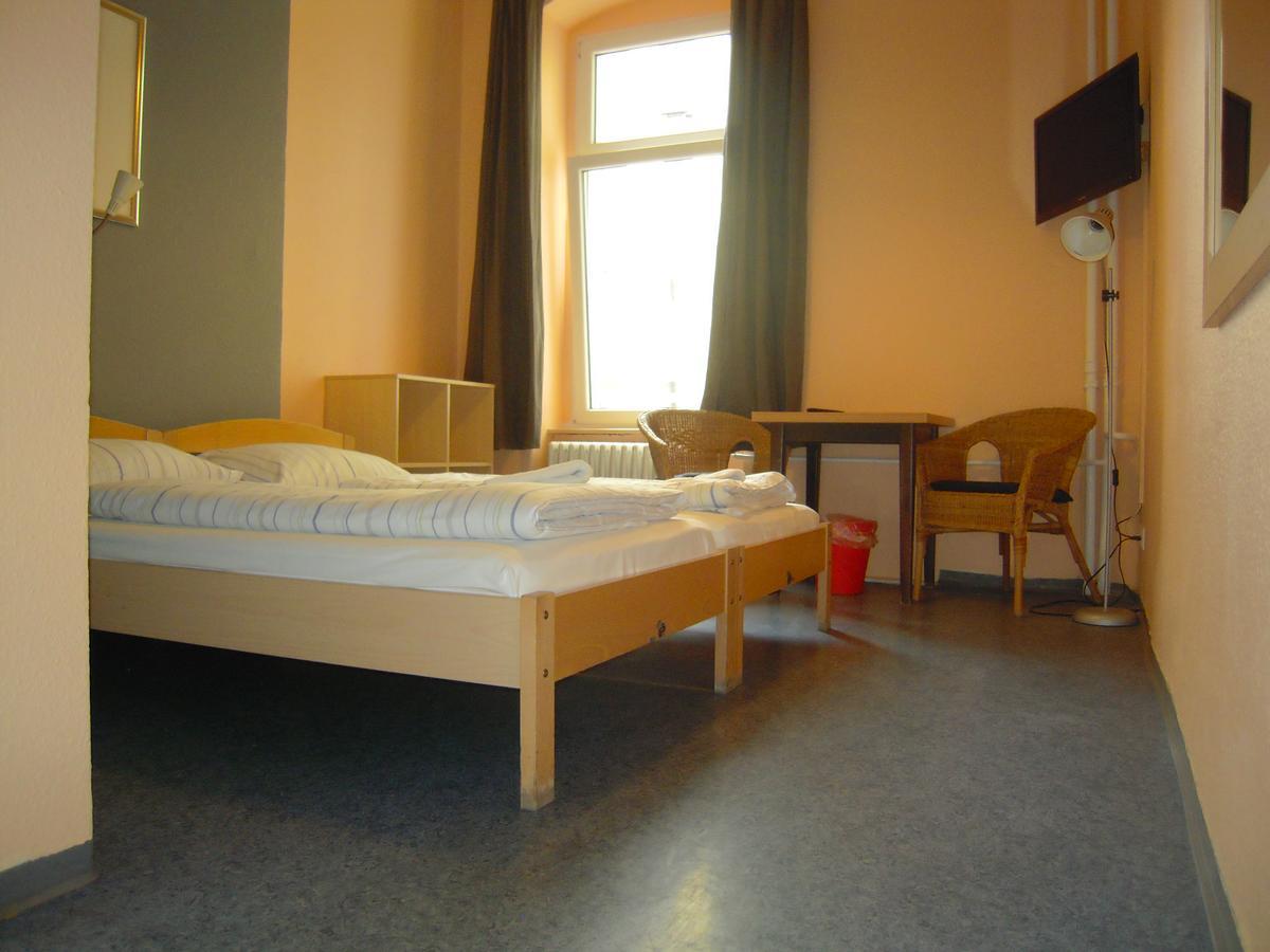 Happy Go Lucky Hotel + Hostel Schoneberg เบอร์ลิน ภายนอก รูปภาพ