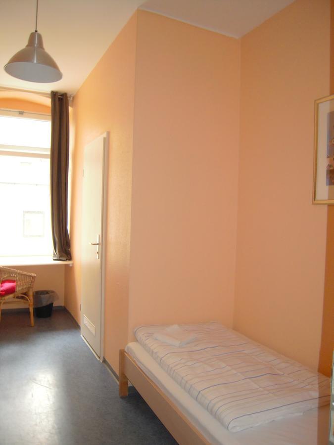 Happy Go Lucky Hotel + Hostel Schoneberg เบอร์ลิน ภายนอก รูปภาพ