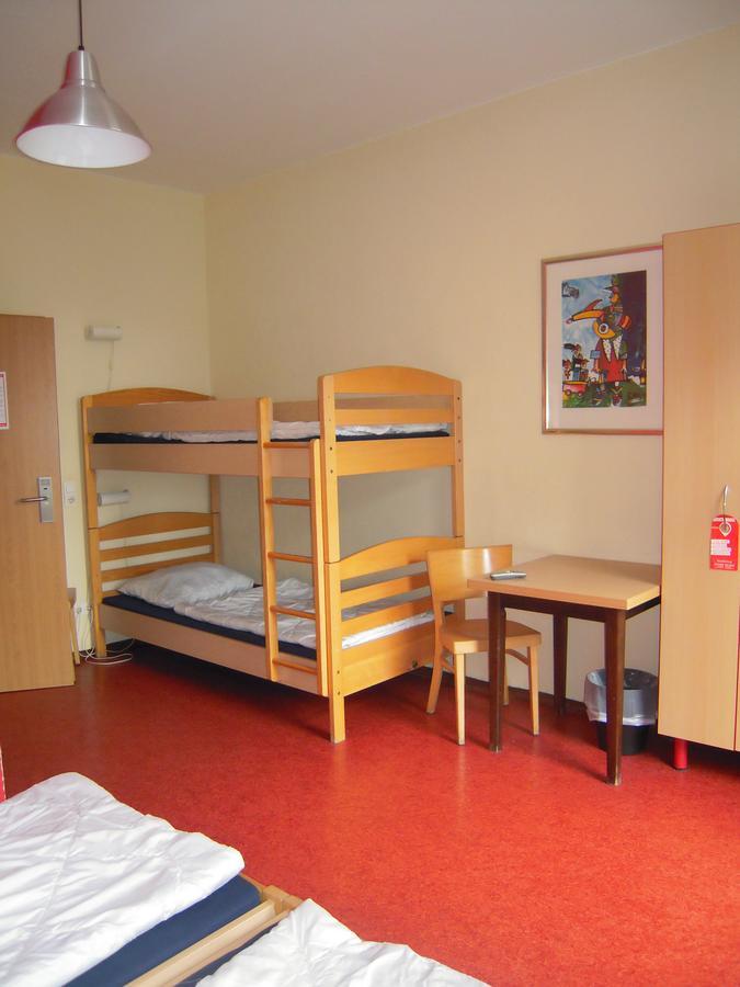 Happy Go Lucky Hotel + Hostel Schoneberg เบอร์ลิน ภายนอก รูปภาพ