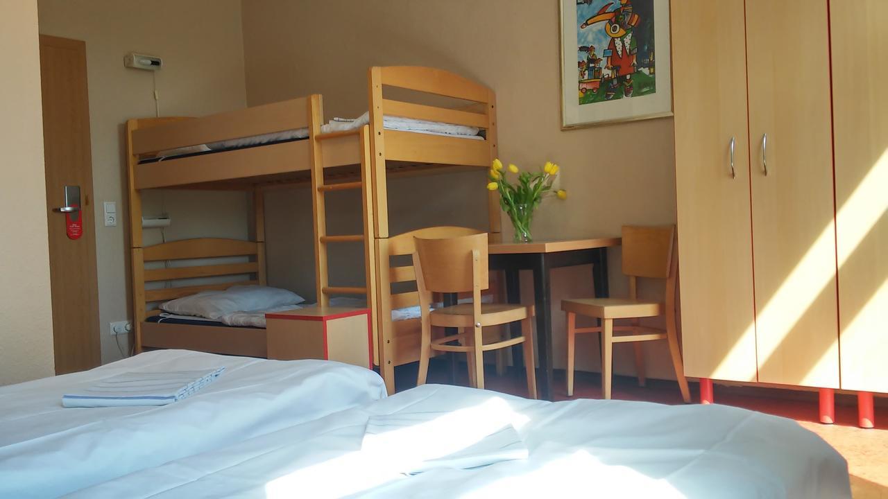 Happy Go Lucky Hotel + Hostel Schoneberg เบอร์ลิน ภายนอก รูปภาพ