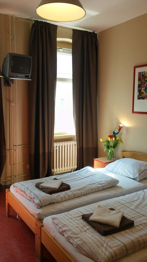 Happy Go Lucky Hotel + Hostel Schoneberg เบอร์ลิน ภายนอก รูปภาพ