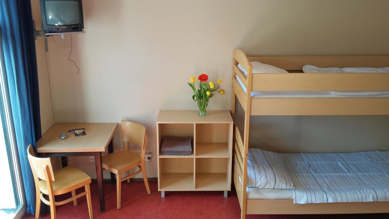 Happy Go Lucky Hotel + Hostel Schoneberg เบอร์ลิน ภายนอก รูปภาพ