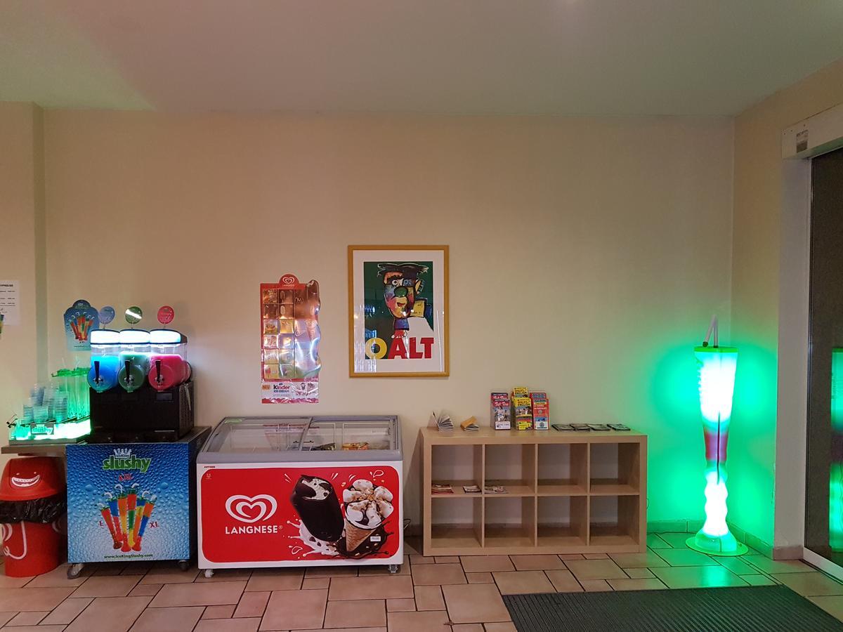 Happy Go Lucky Hotel + Hostel Schoneberg เบอร์ลิน ภายนอก รูปภาพ